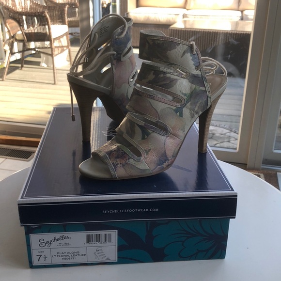 Sandal lace up - Picture 2 of 5